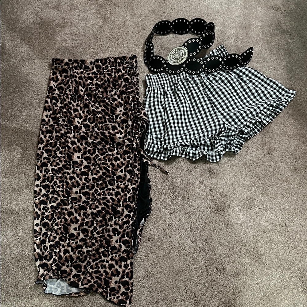 Black silver edgy buckle belt,leopard side slit ruched skirt,black/white  shorts